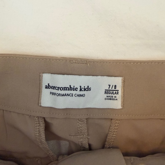 Abercrombie Kids Performance Chinos 7/8 Khaki NWOT - Picture 2 of 4